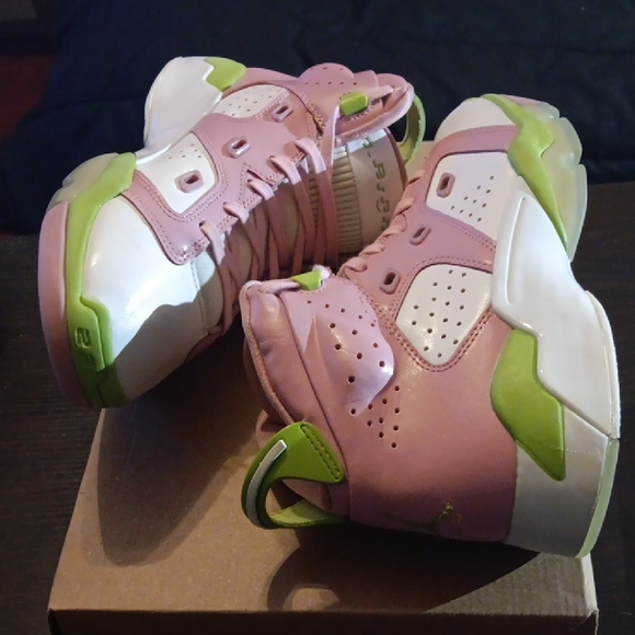 Jordan 6-17-23 (GS) Elemental Pink and Vivid Green Mens 7Y Girls 8.5 EUC - Picture 8 of 9